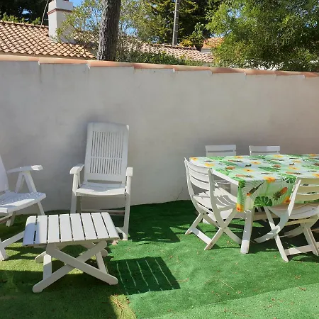 Pousse Le Portail Et Pose Toi Sur La