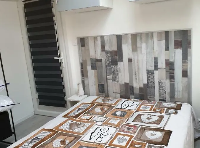 Pousse Le Portail Et Pose Toi Sur La *