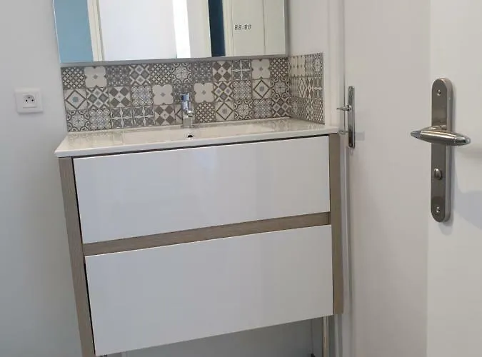 Hébergement de vacances Pousse Le Portail Et Pose Toi Sur La