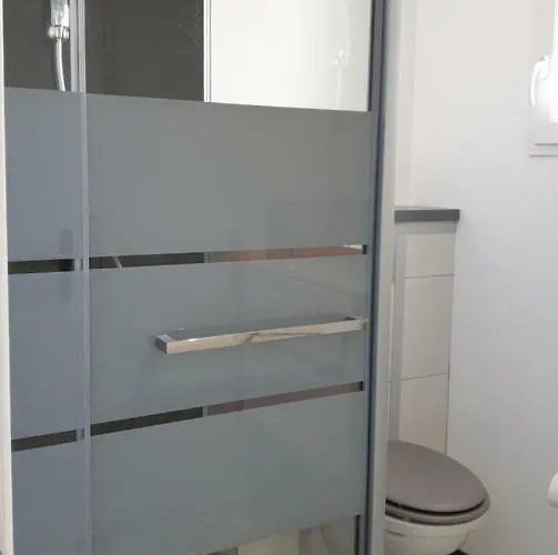 Pousse Le Portail Et Pose Toi Sur La *