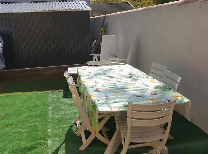 Hébergement de vacances Pousse Le Portail Et Pose Toi Sur La